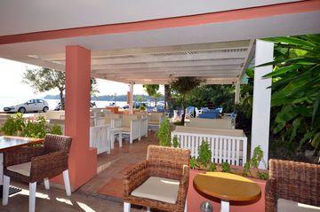 Sunrise Hotel Apartments Ипсос Екстериор снимка